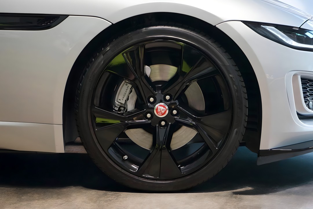 Jaguar F-Type P300 R-Dynamic - foto 23