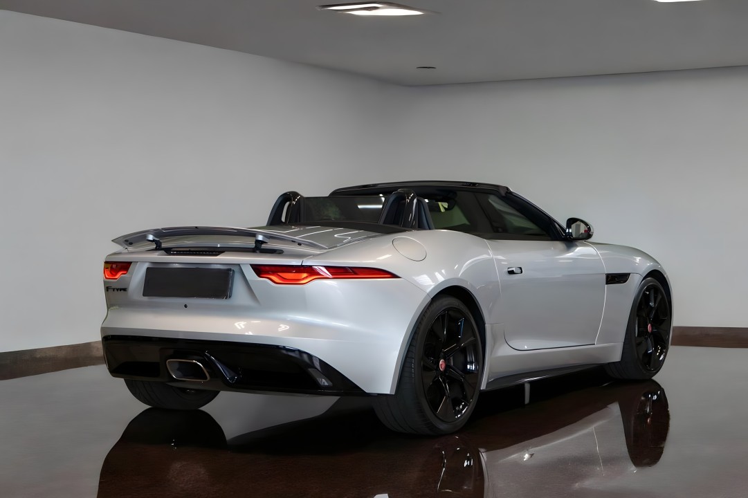 Jaguar F-Type P300 R-Dynamic (2)