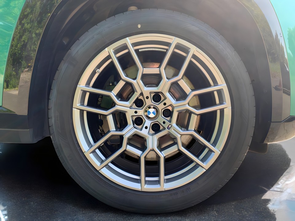 BMW XM 50e - foto 12