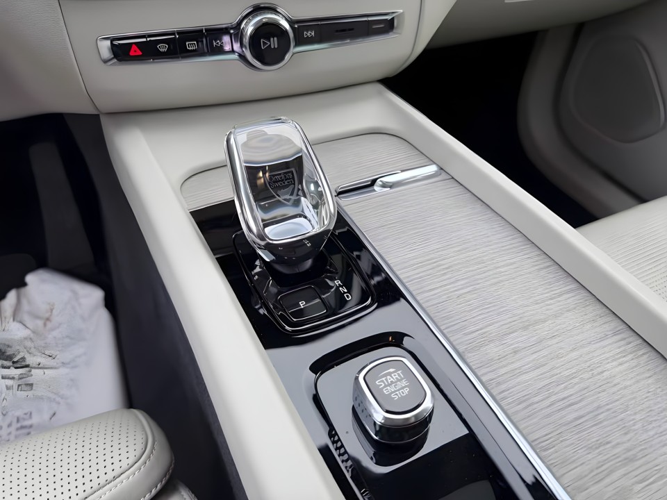 Volvo XC 60 Ultimate Bright Recharge - foto 11