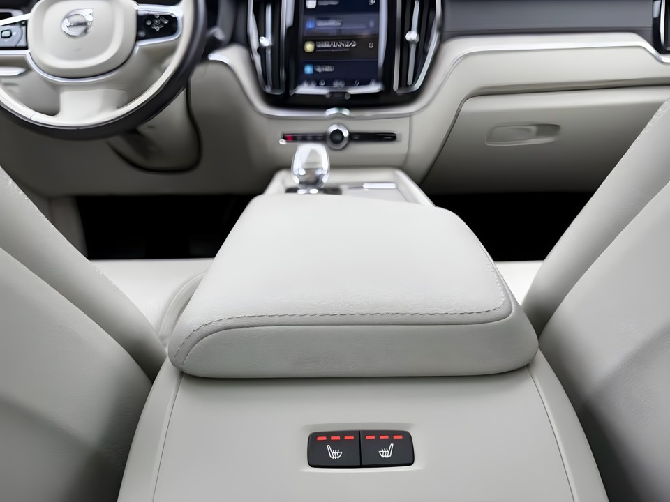 Volvo XC 60 Ultimate Bright Recharge - foto 10