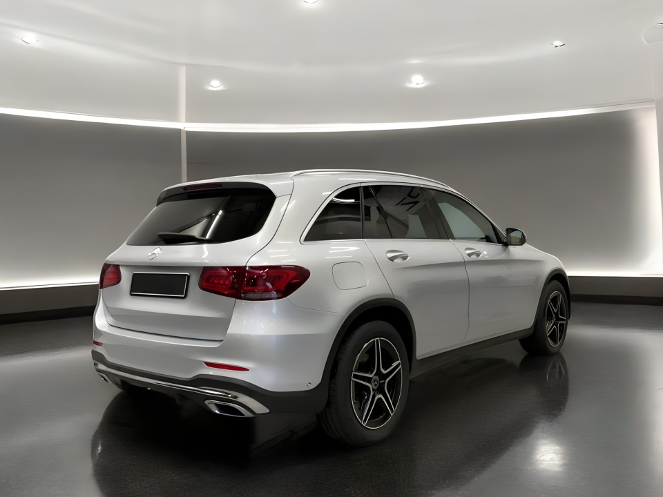 Mercedes-Benz GLC 300d 4MATIC AMG (3)
