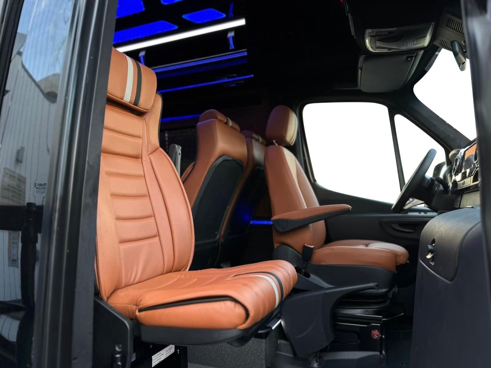 Mercedes-Benz Sprinter 519 VIP 17+1 - foto 12