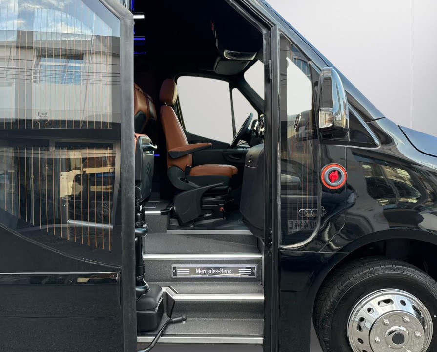 Mercedes-Benz Sprinter 519 VIP 17+1 - foto 39
