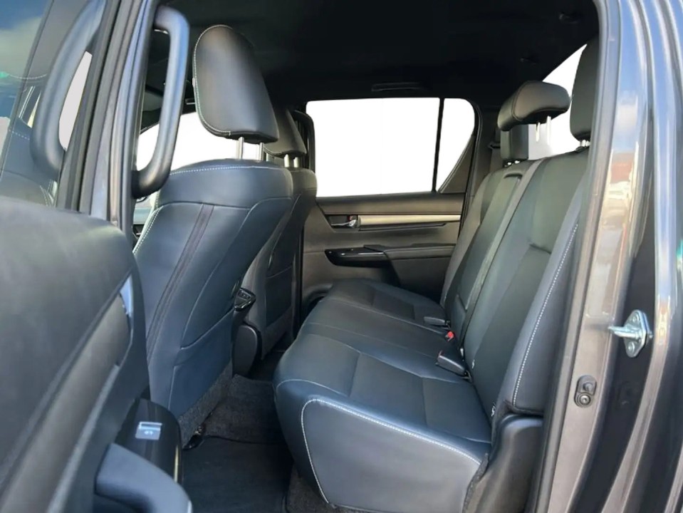 Toyota Hilux Double Cab Invincible - foto 11