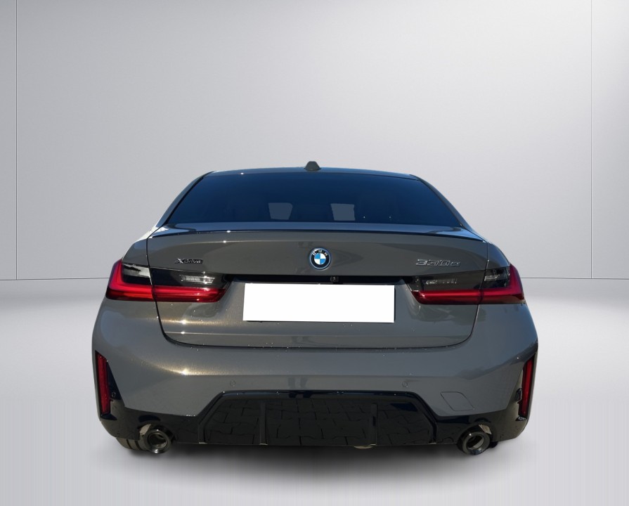 BMW Seria 3 330e xDrive M-Sport (4)