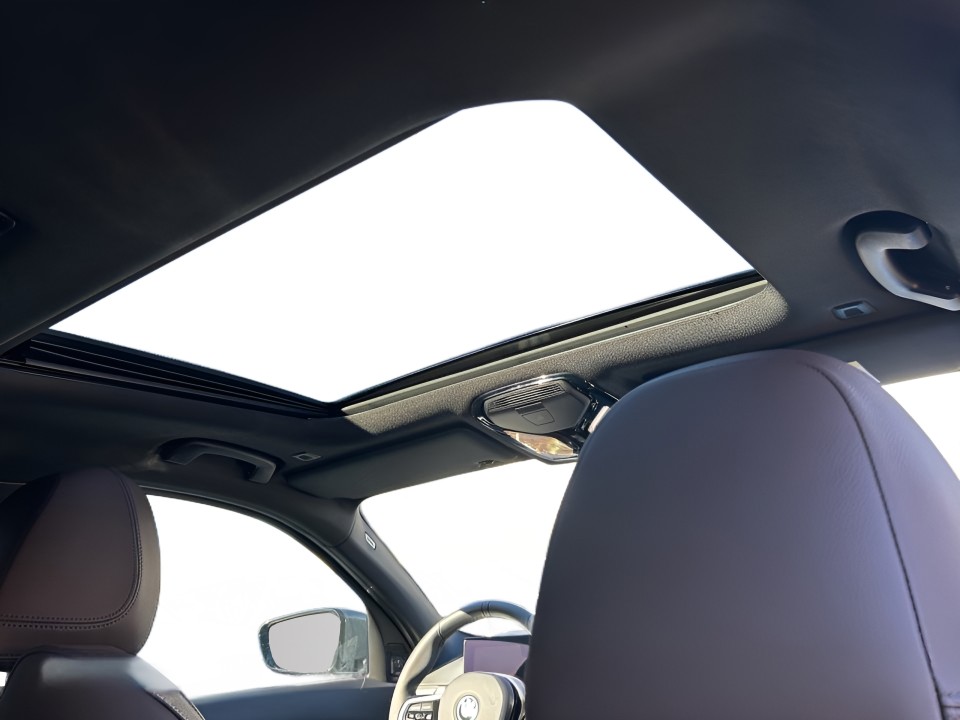 BMW Seria 3 330e xDrive M-Sport - foto 18