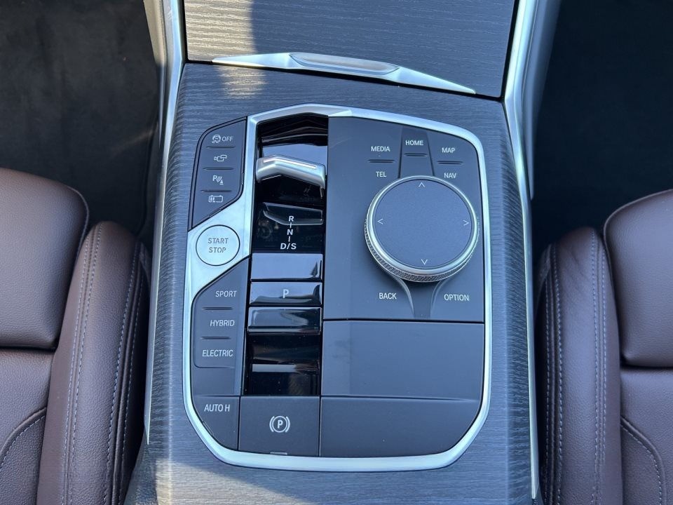 BMW Seria 3 330e xDrive M-Sport - foto 14