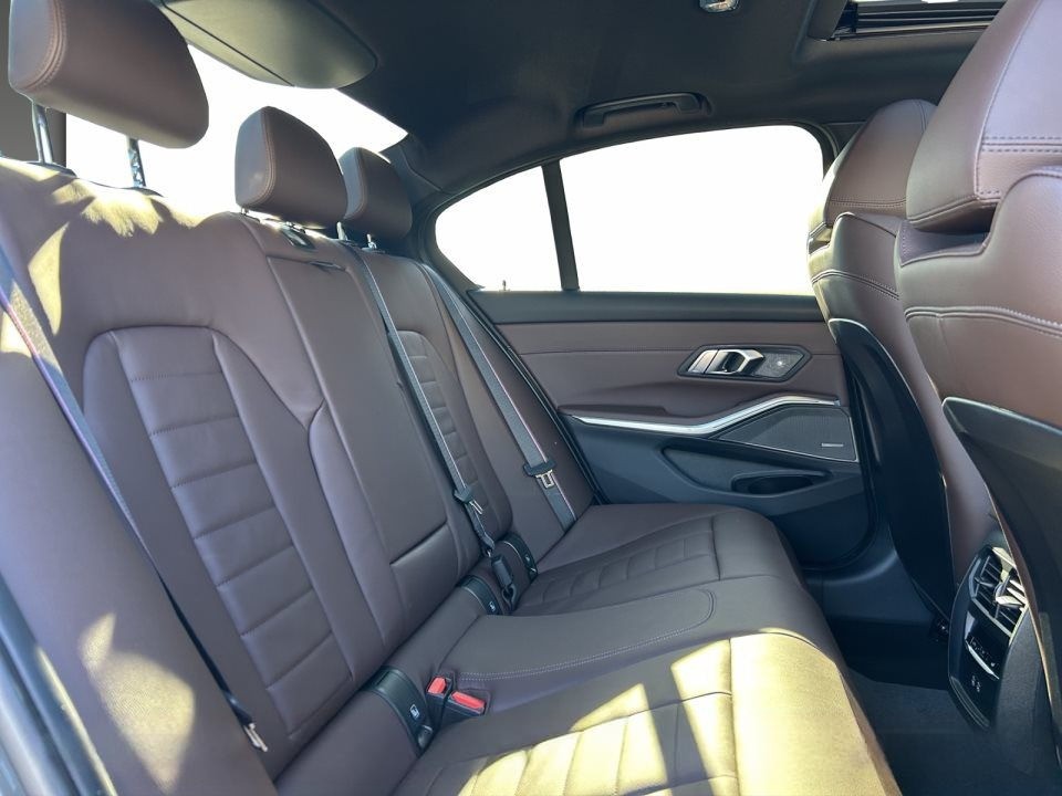 BMW Seria 3 330e xDrive M-Sport - foto 16