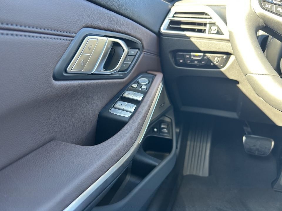 BMW Seria 3 330e xDrive M-Sport - foto 17