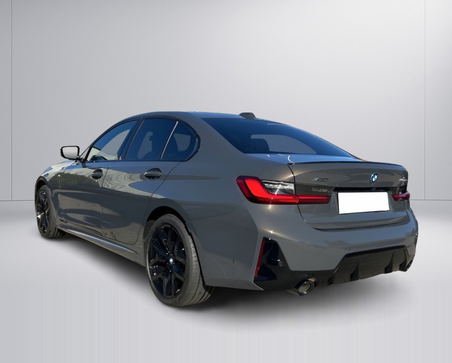 BMW Seria 3 330e xDrive M-Sport (5)