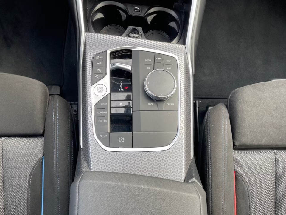 BMW Seria 3 330i xDrive Touring - foto 6