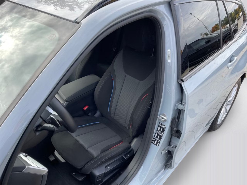 BMW Seria 3 330i xDrive Touring (5)