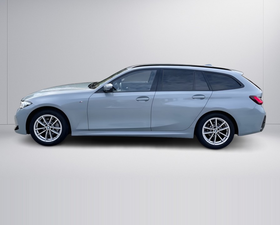 BMW Seria 3 330i xDrive Touring (3)