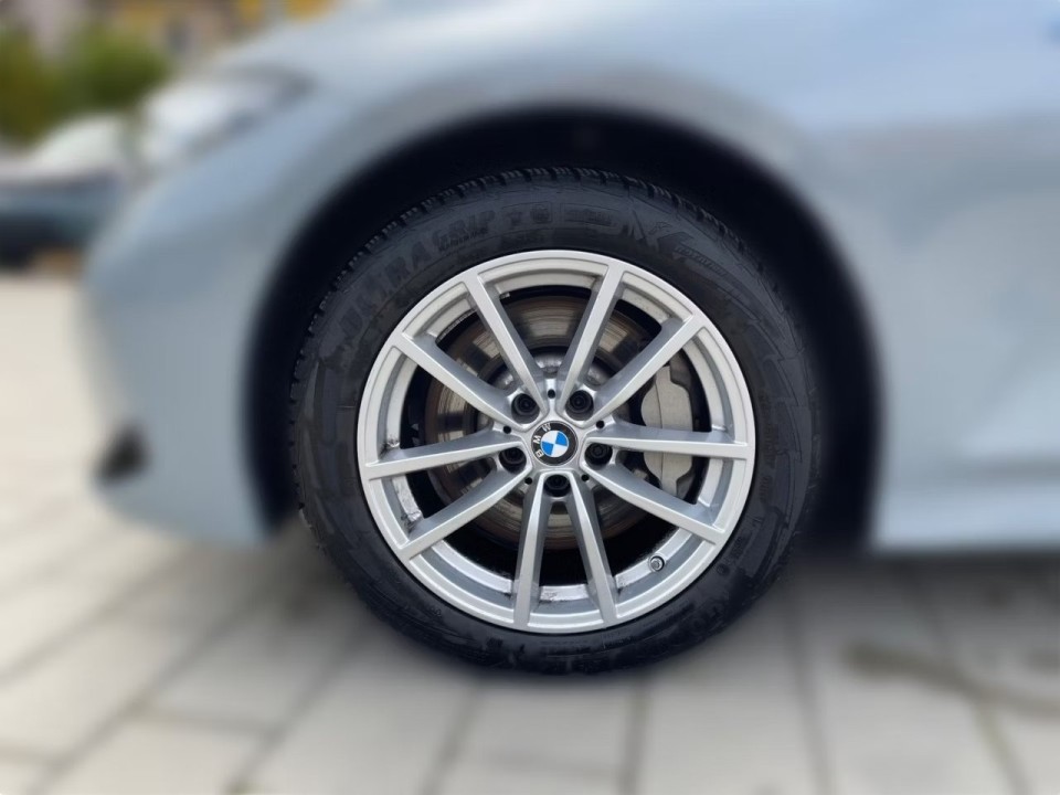 BMW Seria 3 330i xDrive Touring - foto 13