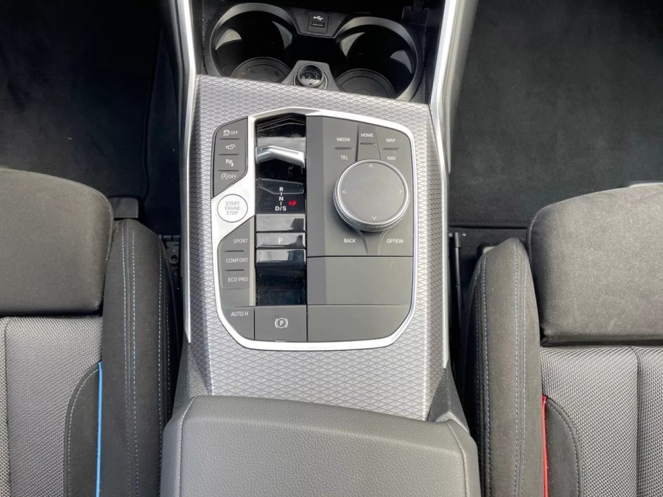 BMW Seria 3 330i xDrive Touring - foto 6