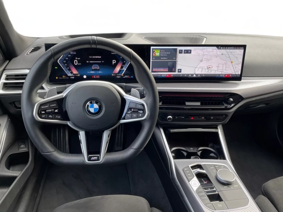 BMW Seria 3 330i xDrive Touring (4)