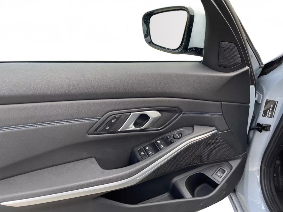 BMW Seria 3 330i xDrive Touring - foto 9