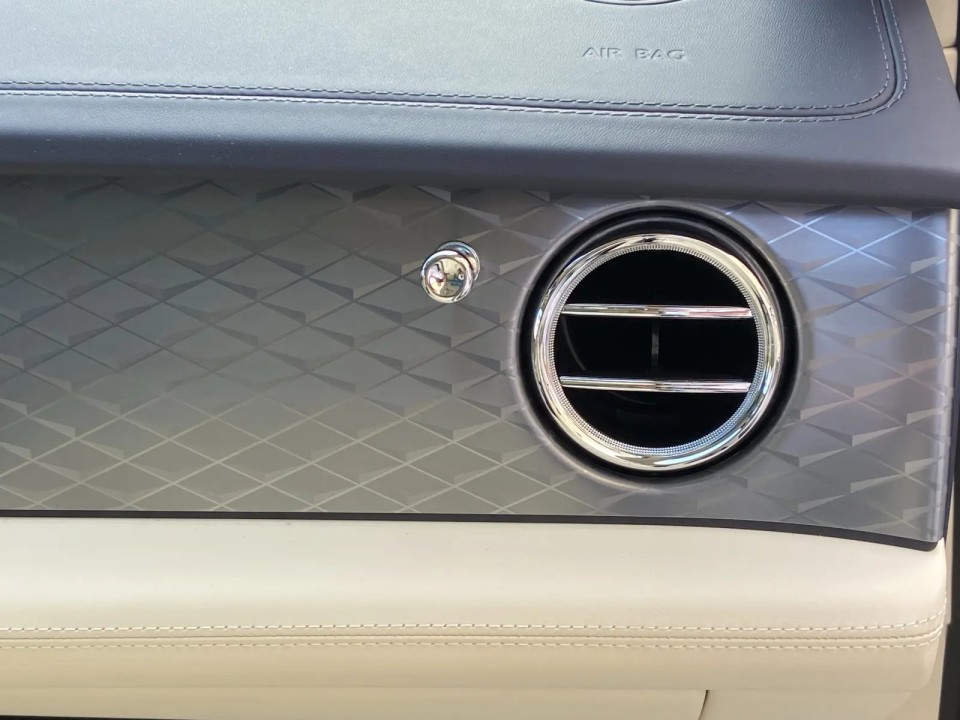 Bentley Bentayga Atelier Edition - foto 17