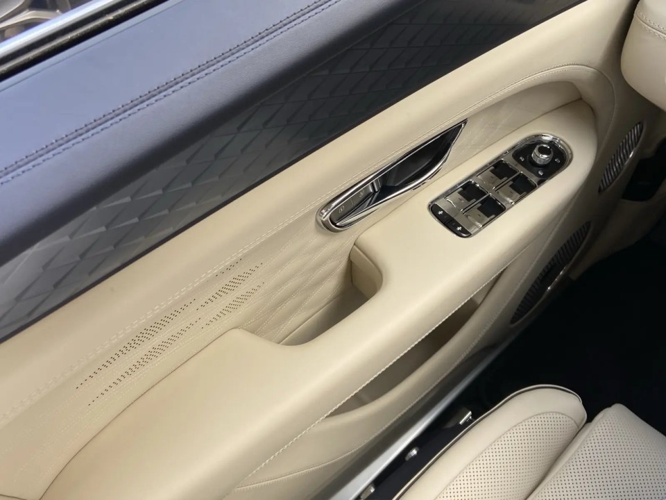 Bentley Bentayga Atelier Edition - foto 18