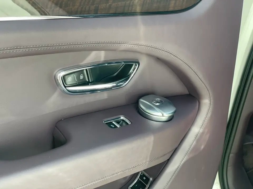 Bentley Bentayga - foto 22