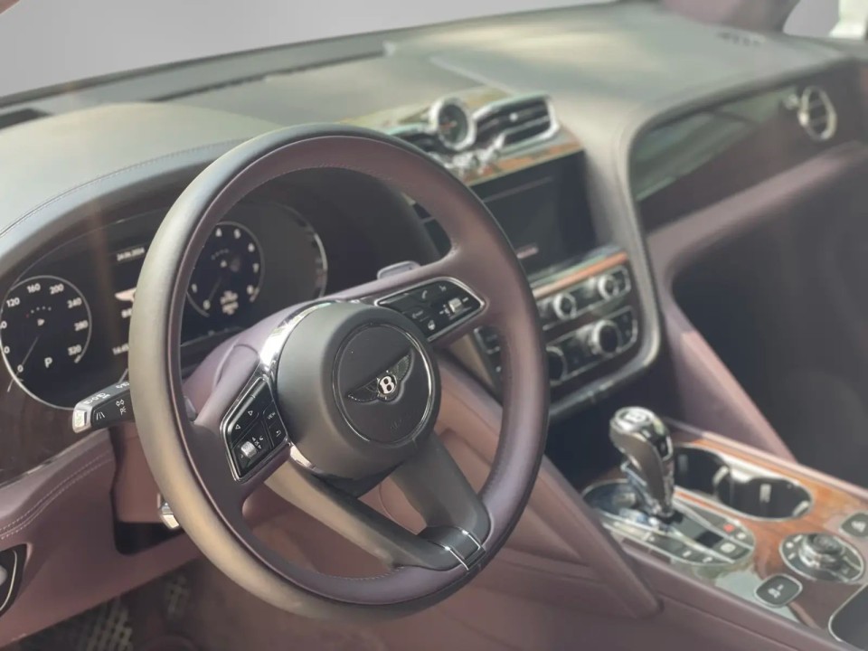 Bentley Bentayga - foto 9