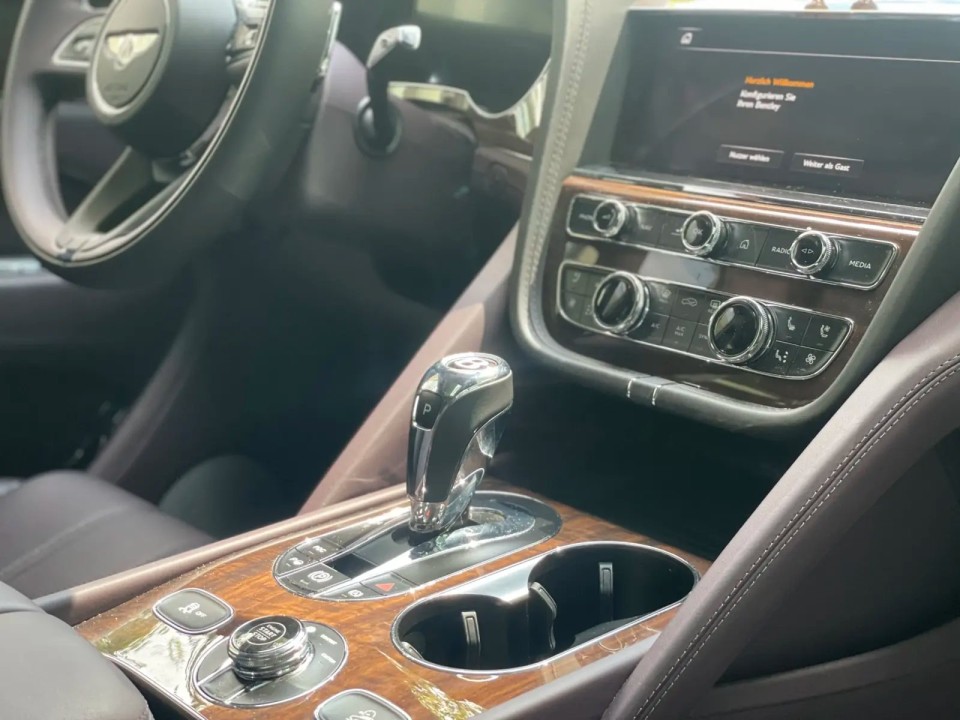 Bentley Bentayga - foto 11