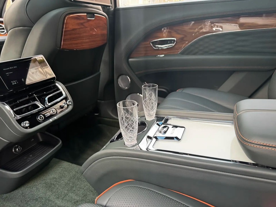 Bentley Bentayga Azure - foto 13