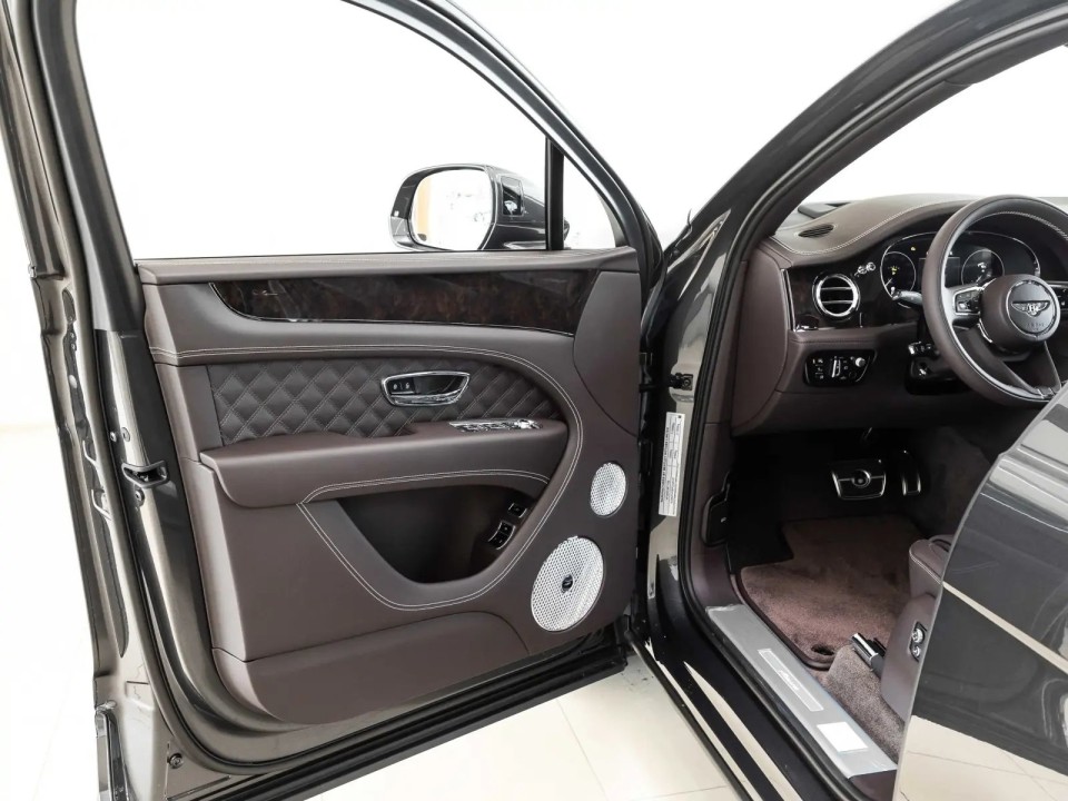 Bentley Bentayga Azure - foto 24