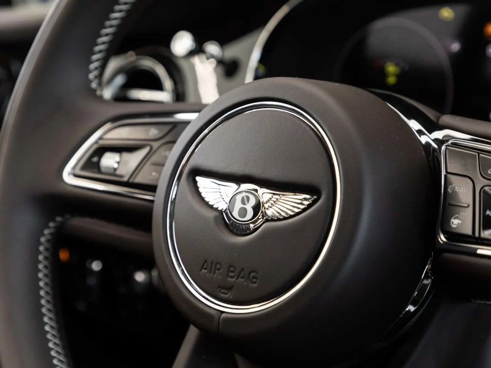 Bentley Bentayga Azure - foto 9