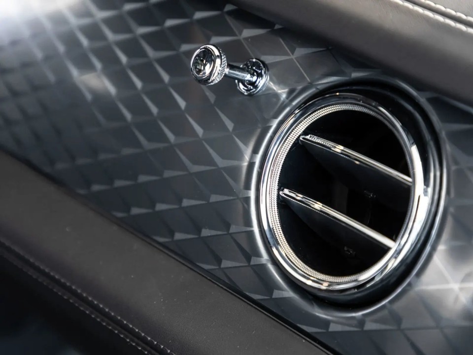 Bentley Bentayga - foto 16