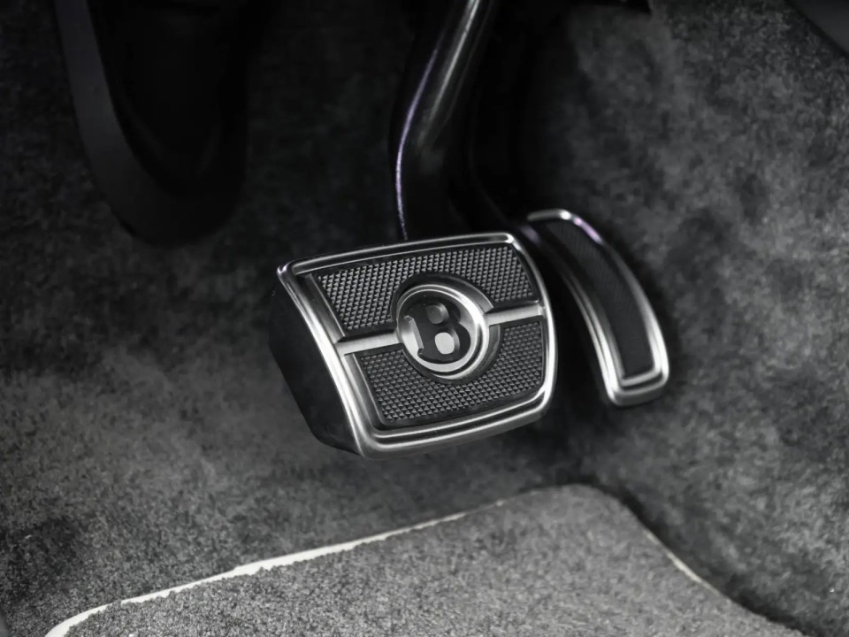 Bentley Bentayga - foto 26