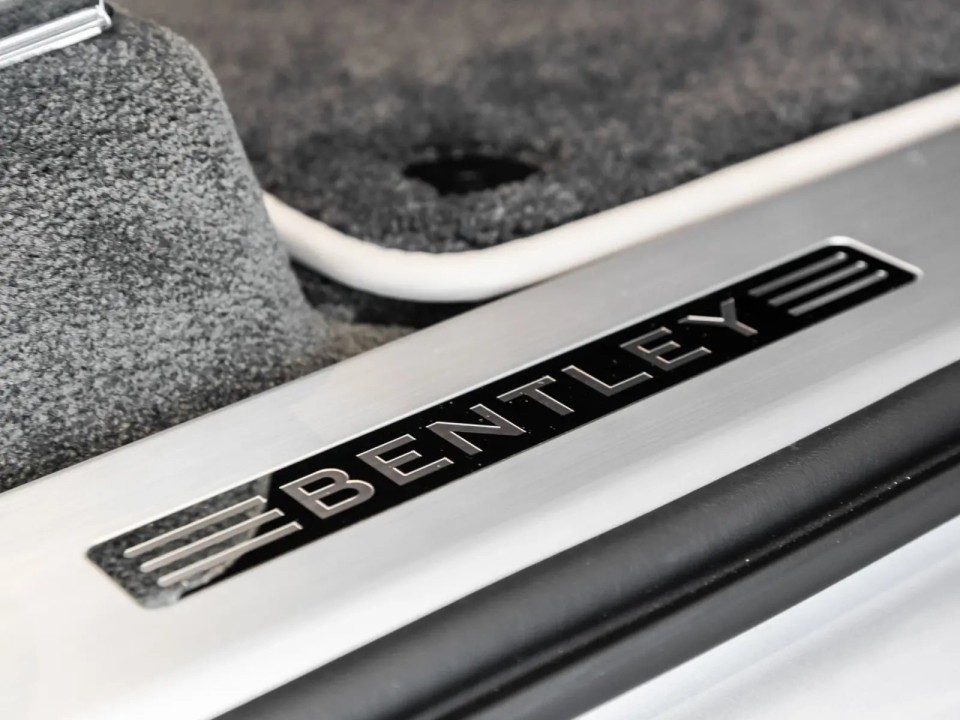 Bentley Bentayga - foto 24