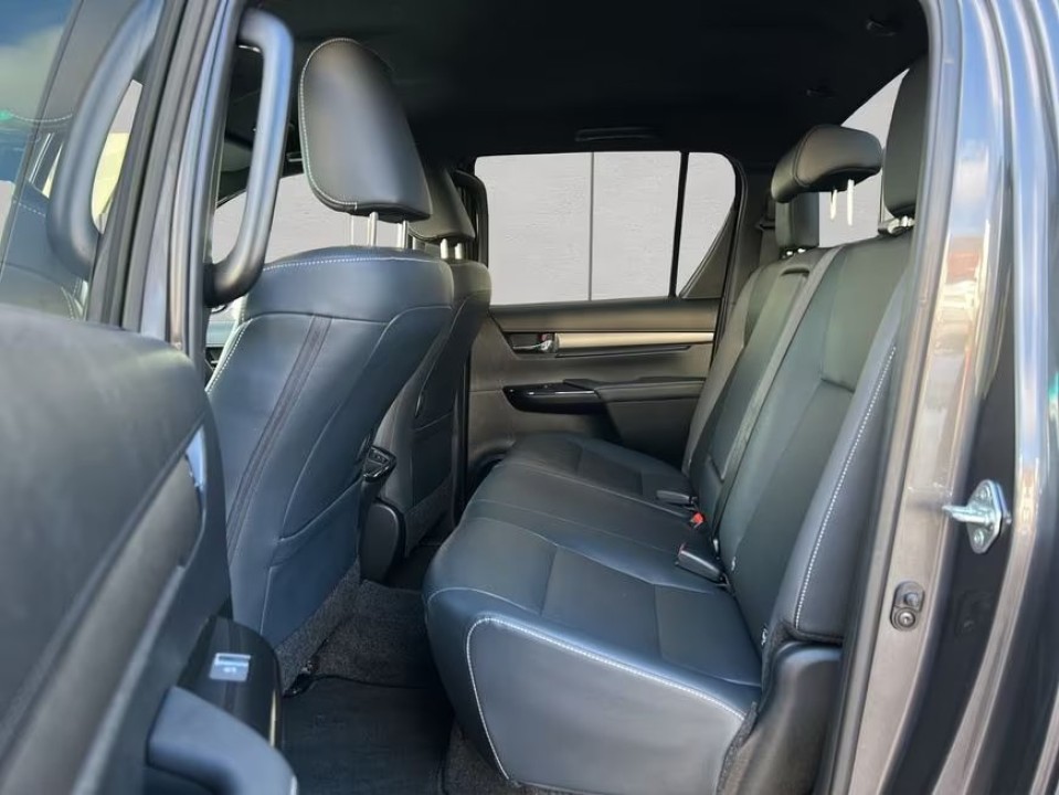 Toyota Hilux Double Cab Invincible - foto 11