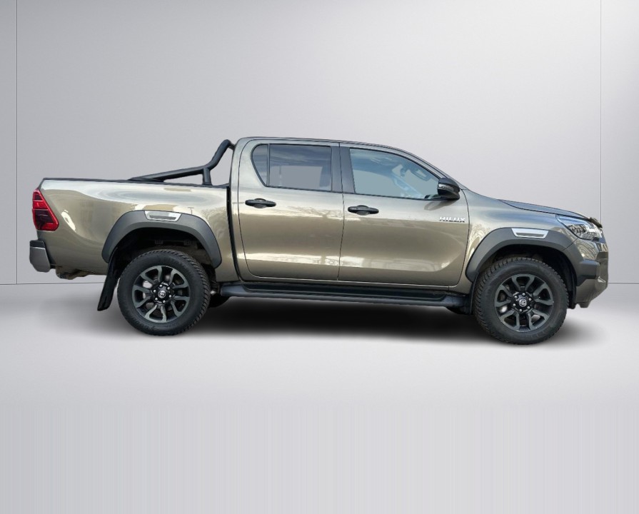 Toyota Hilux Invincible (3)