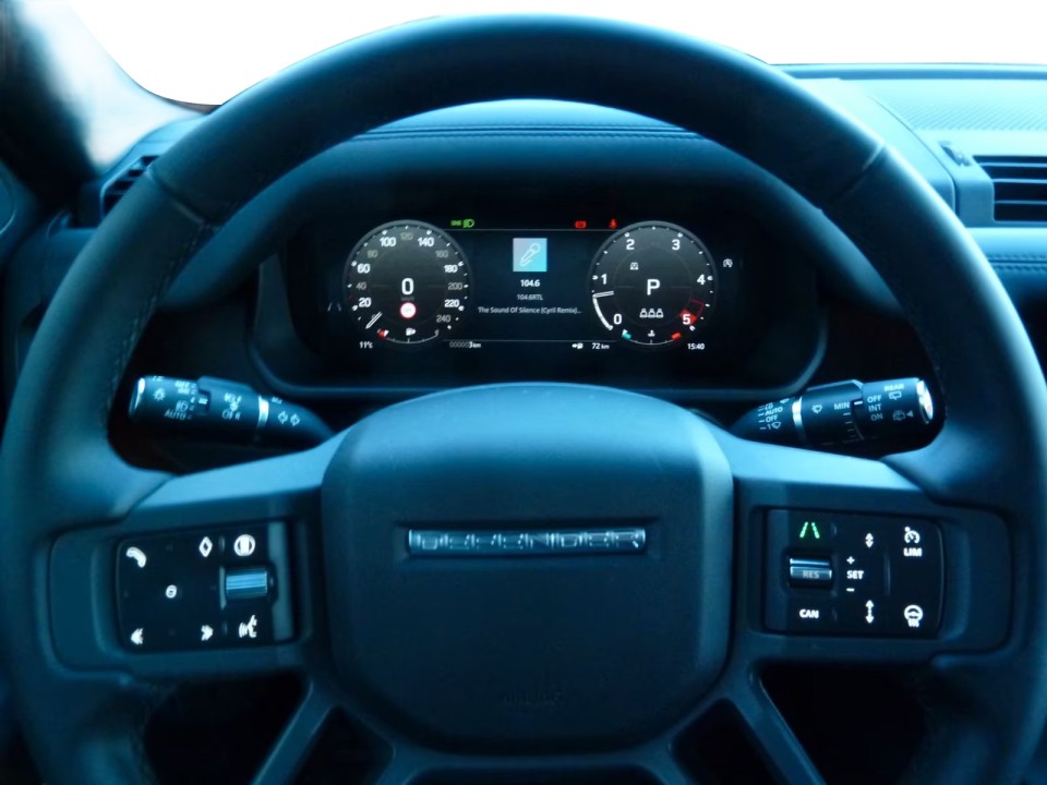 Land Rover Defender P300e HSE - foto 11