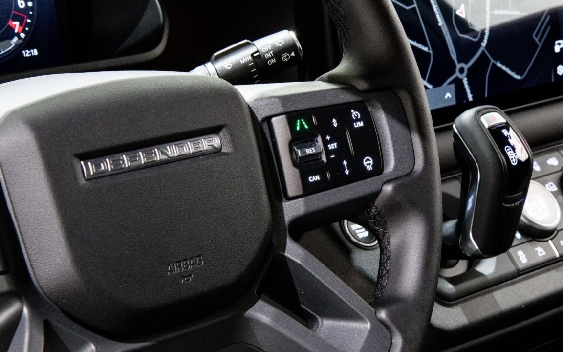 Land Rover Defender P300e HSE - foto 9