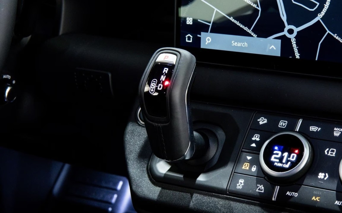 Land Rover Defender P300e HSE - foto 11