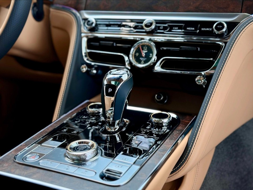 Bentley Flying Spur Azure - foto 18