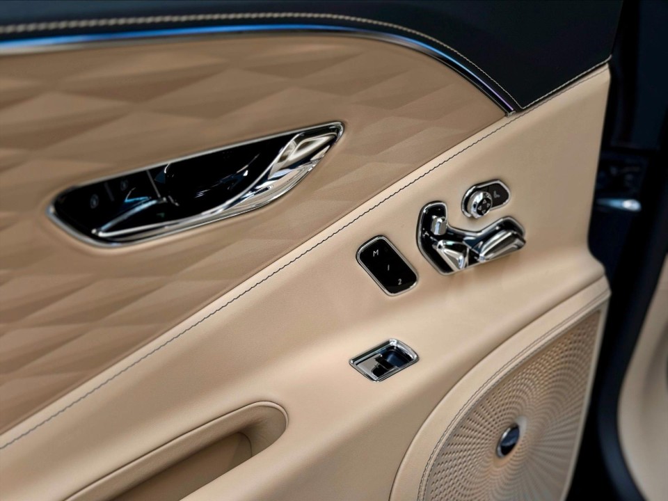 Bentley Flying Spur Azure - foto 20