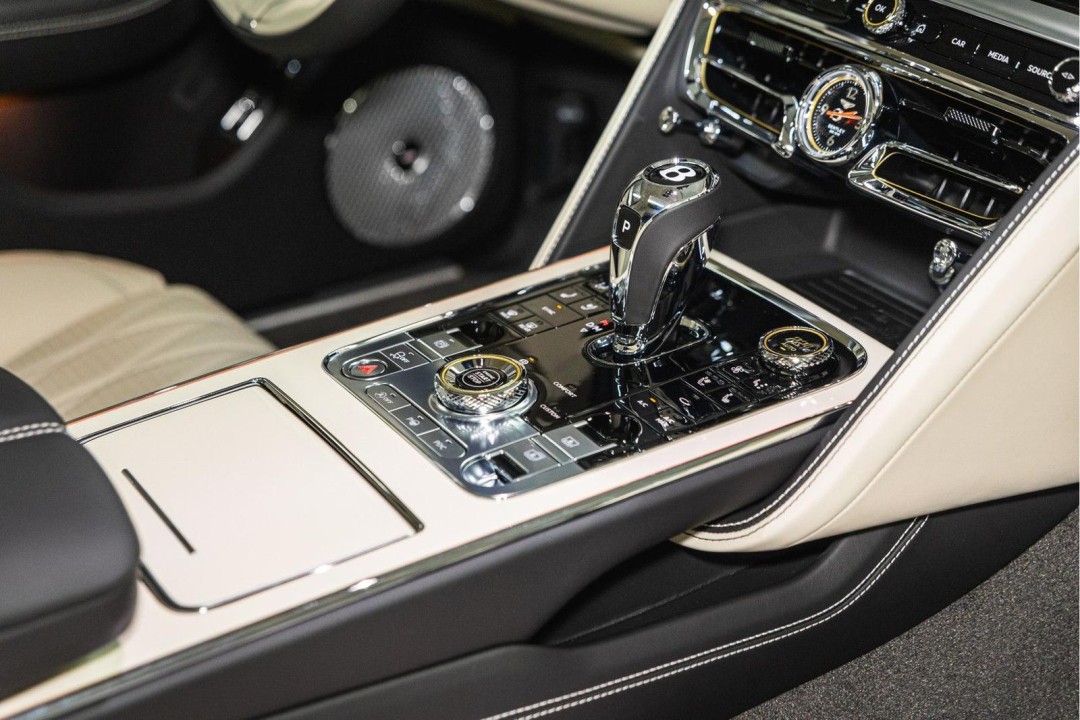 Bentley Flying Spur Azure - foto 33