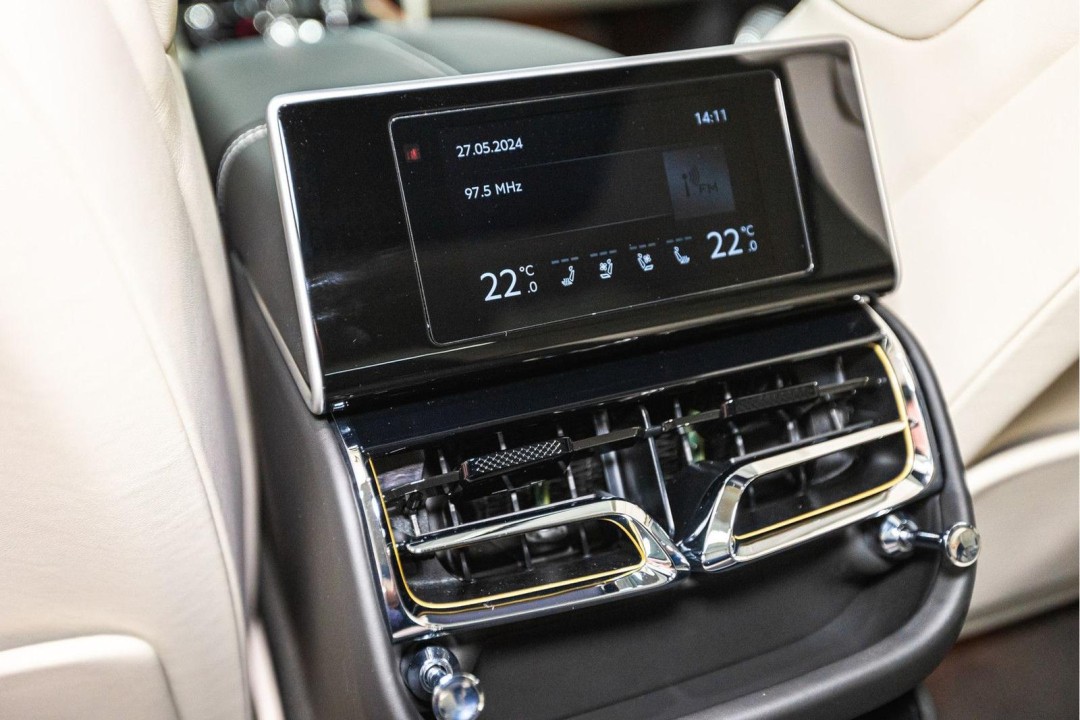 Bentley Flying Spur Azure - foto 37