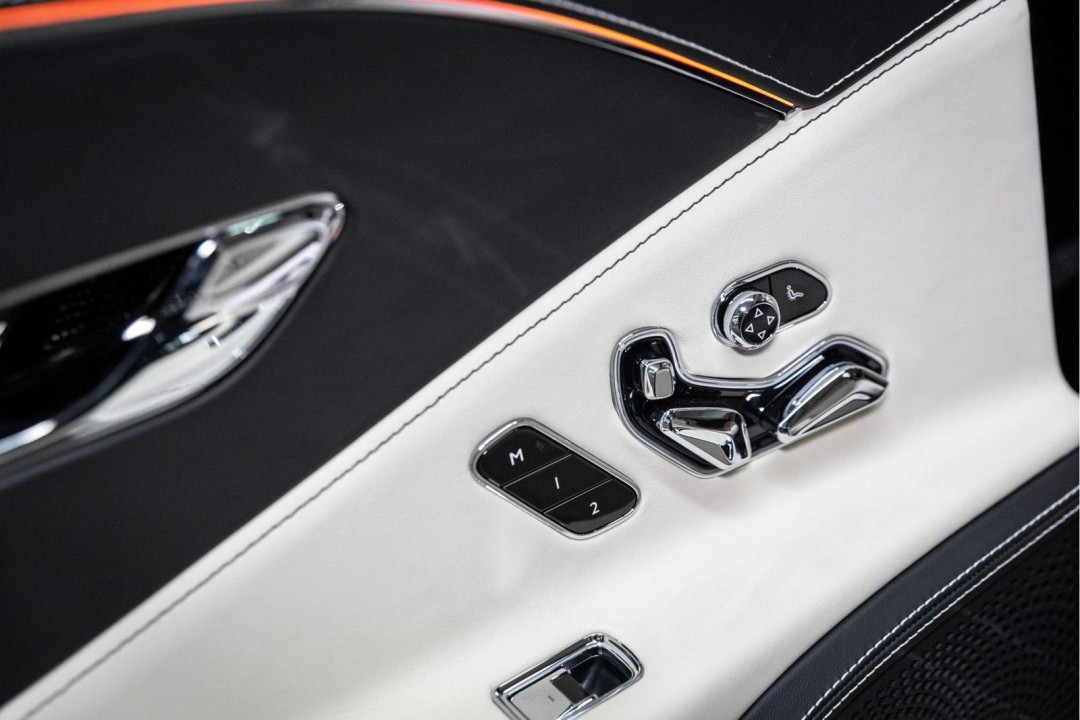 Bentley Flying Spur Azure - foto 24