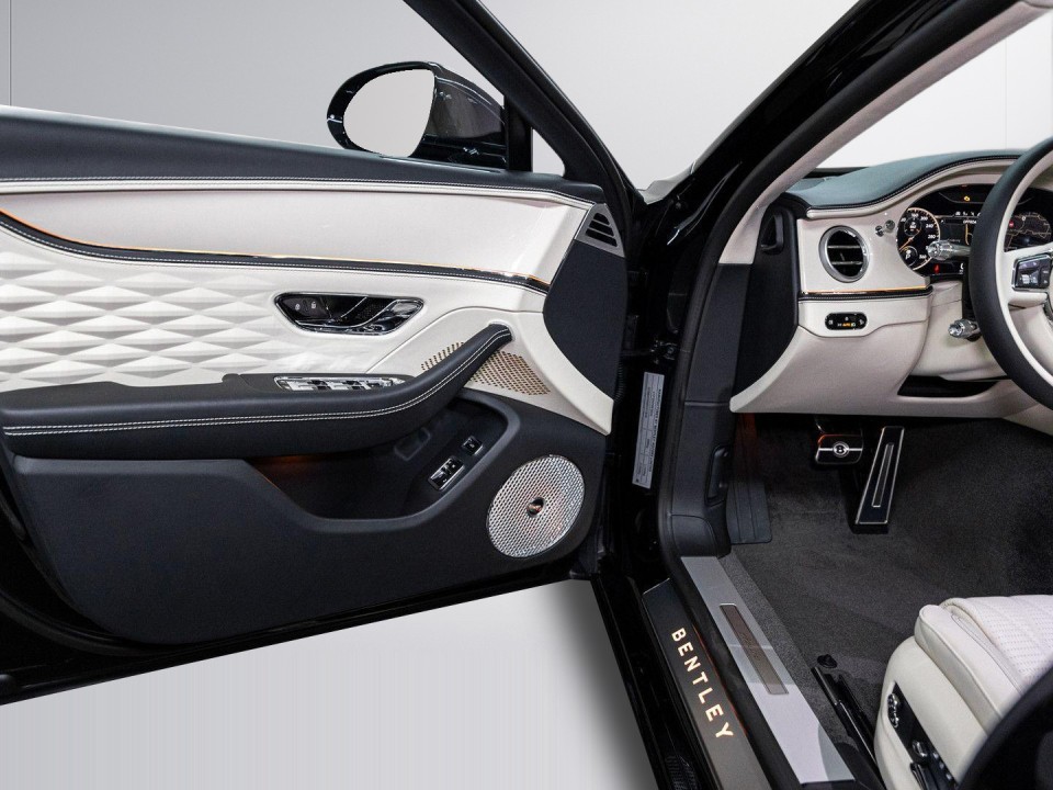Bentley Flying Spur Azure - foto 41