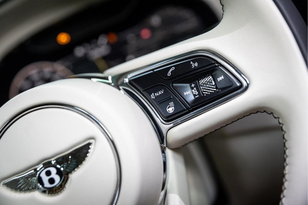 Bentley Flying Spur Azure - foto 25