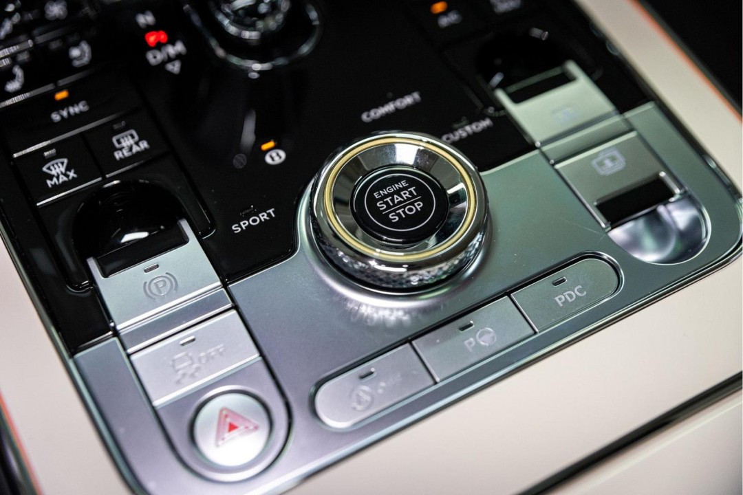 Bentley Flying Spur Azure - foto 26