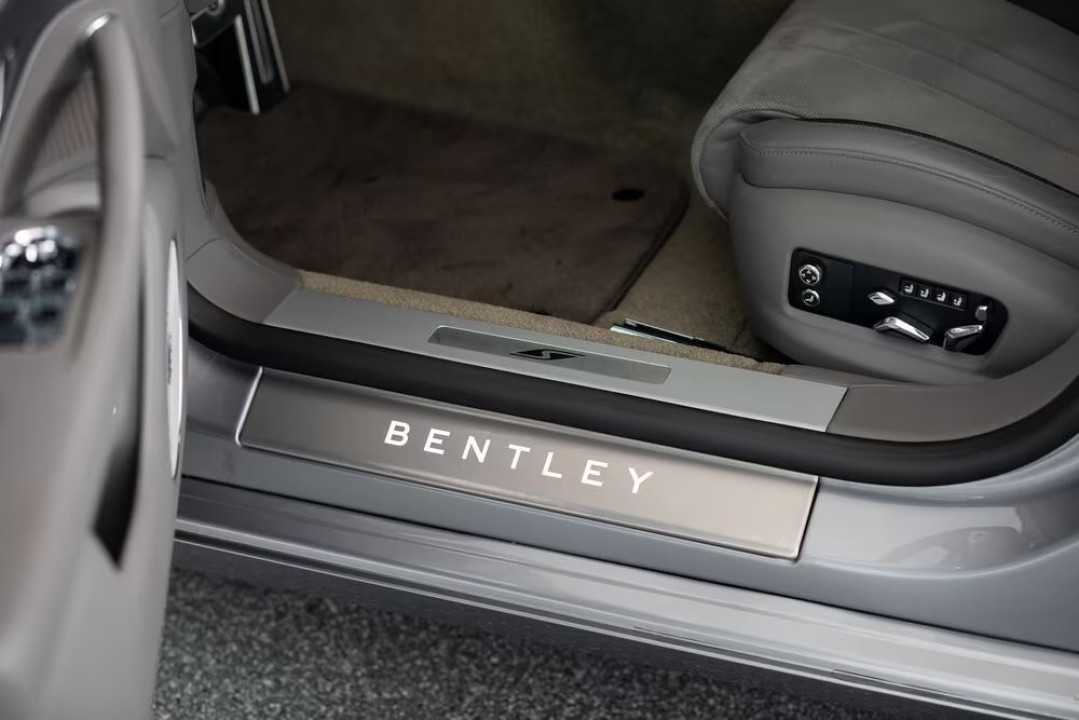 Bentley Flying Spur S - foto 28