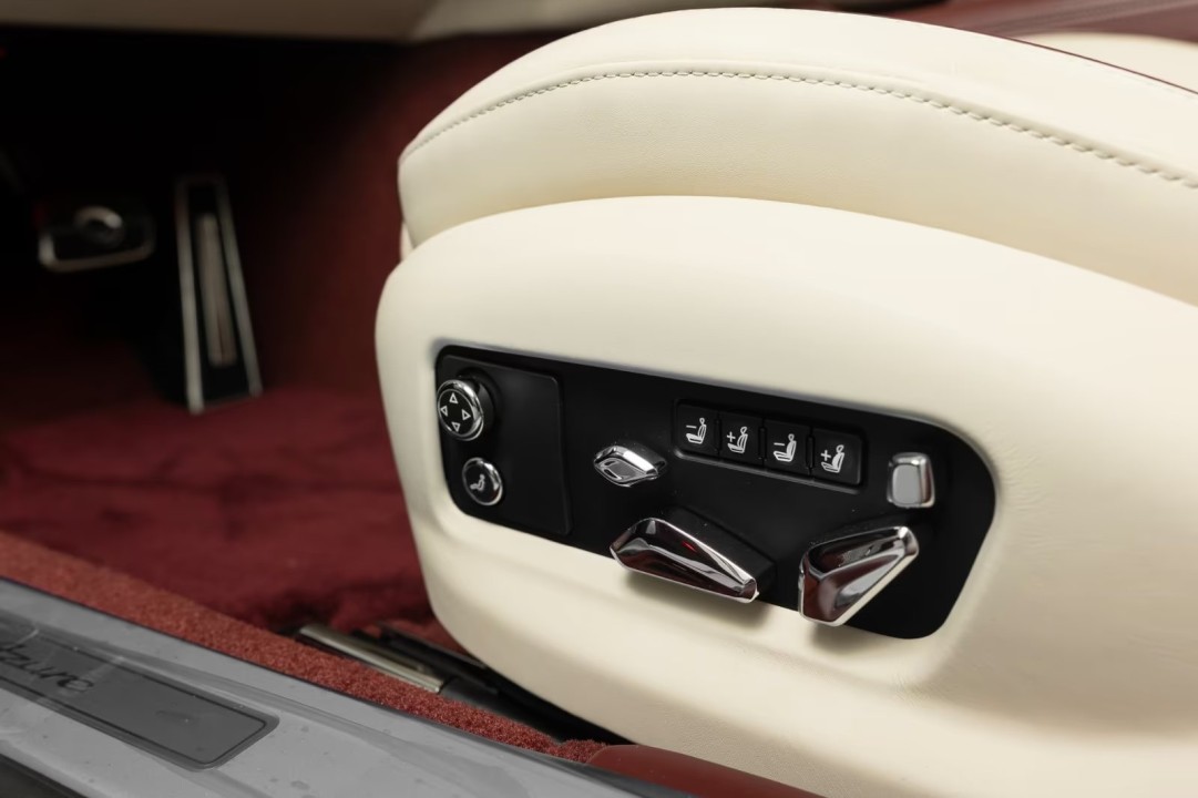 Bentley Flying Spur Azure - foto 27