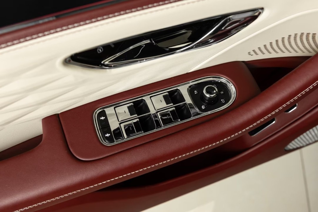 Bentley Flying Spur Azure - foto 25