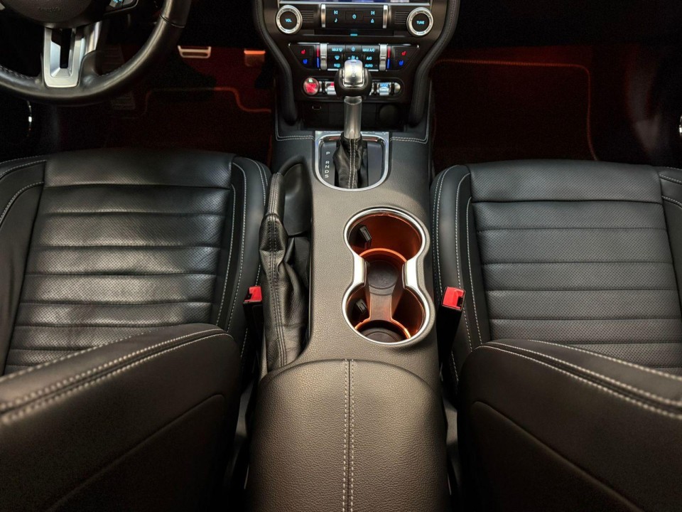 Ford Mustang - foto 12